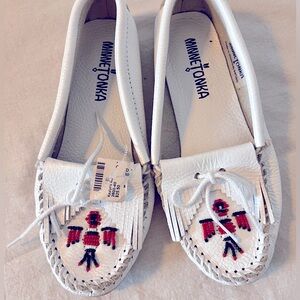 Vintage white Minnetonka White Leather with Beaded Eagle size 5